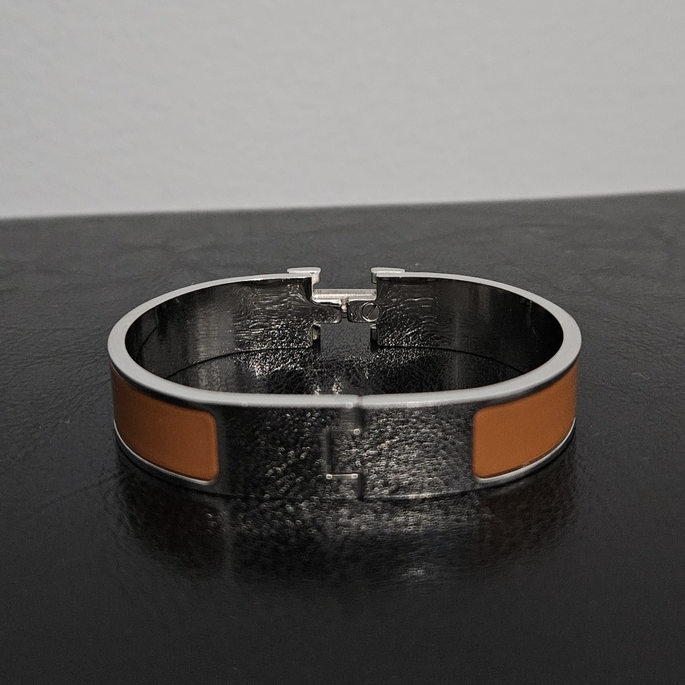 Sale: Women's "Hermes" Clic Bracelet - Picture 3 of 8